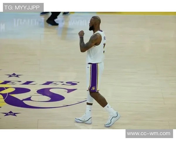 詹姆斯分享26年首战回忆范德比尔特调侃大叔返老还童真是神奇